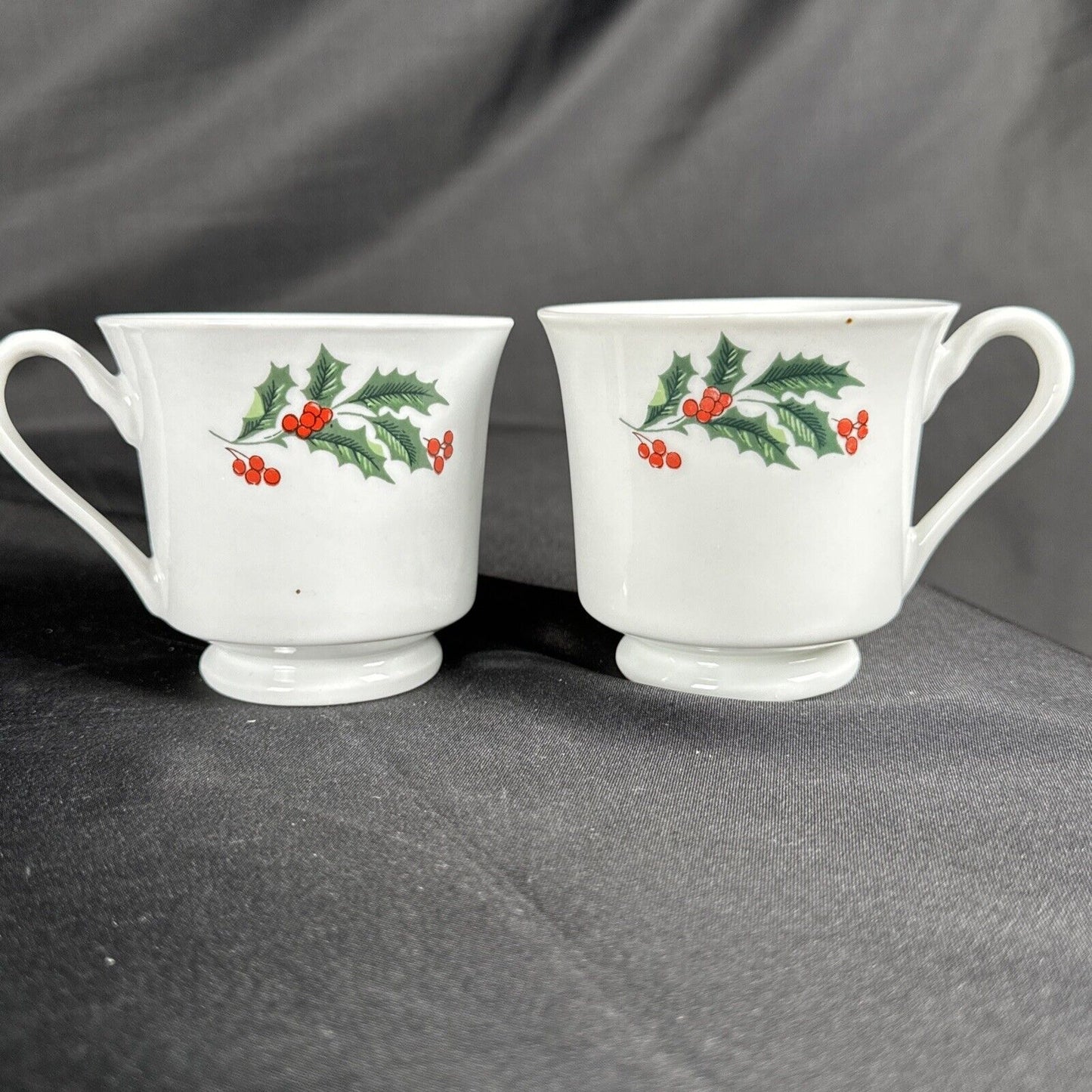 Set Of 8 Cups And Saucers White Porcelain Set Green Holly Leaves Red Berries