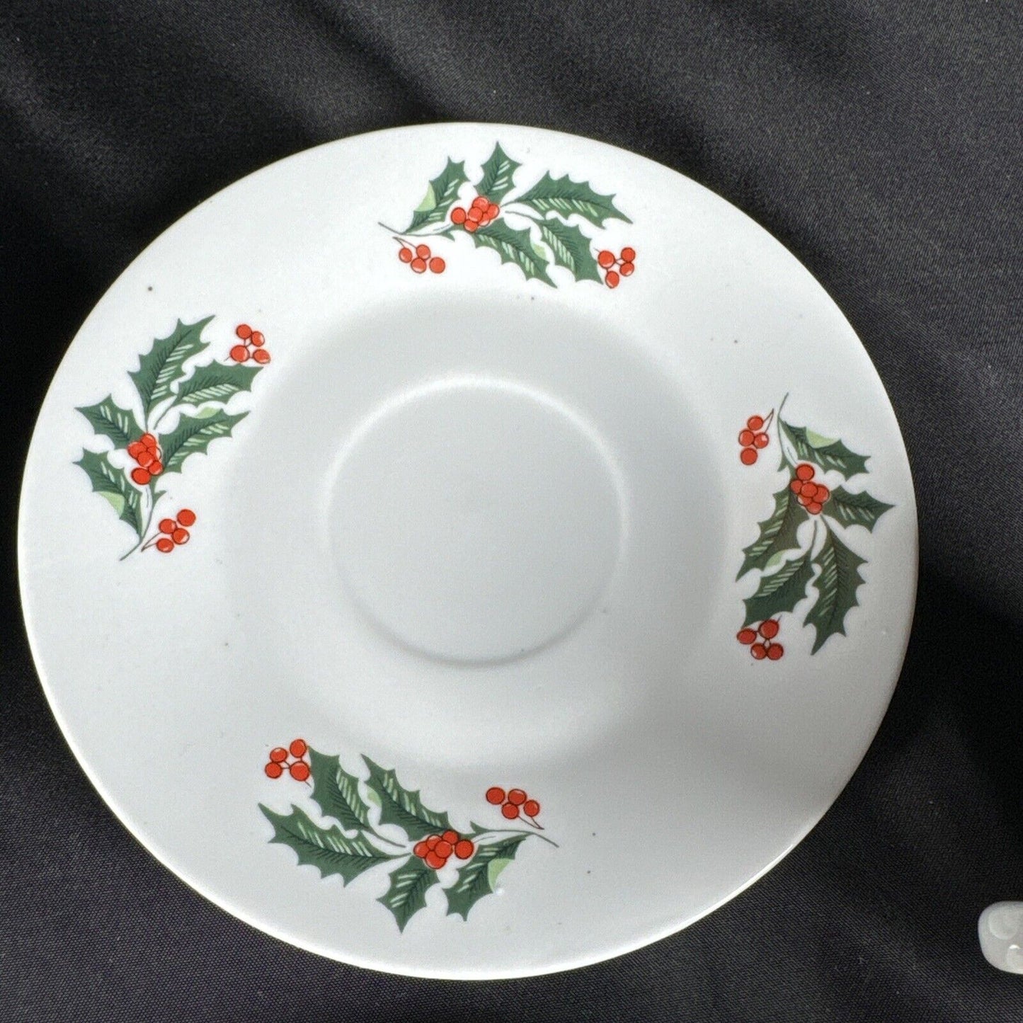 Set Of 8 Cups And Saucers White Porcelain Set Green Holly Leaves Red Berries
