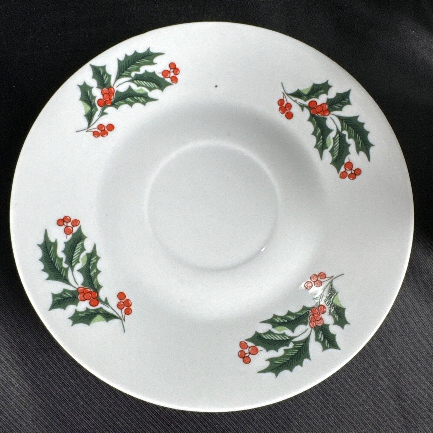 Set Of 8 Cups And Saucers White Porcelain Set Green Holly Leaves Red Berries
