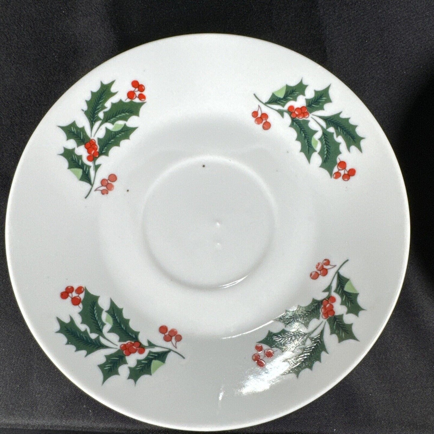 Set Of 8 Cups And Saucers White Porcelain Set Green Holly Leaves Red Berries