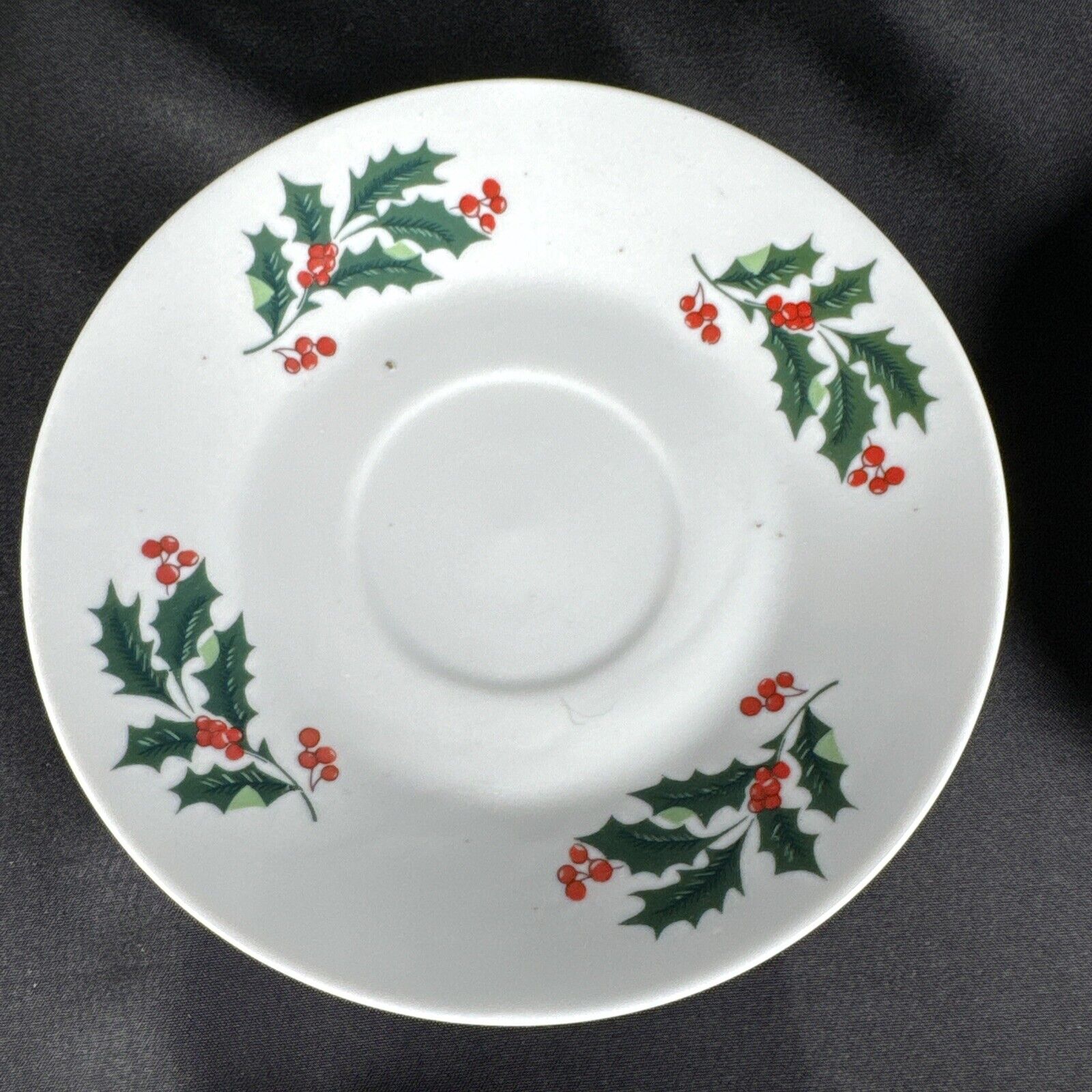 Set Of 8 Cups And Saucers White Porcelain Set Green Holly Leaves Red Berries